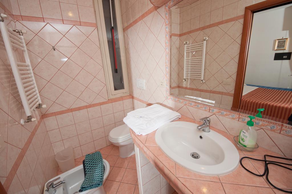 Suites Oliveri Viale Marconi Рим Екстер'єр фото